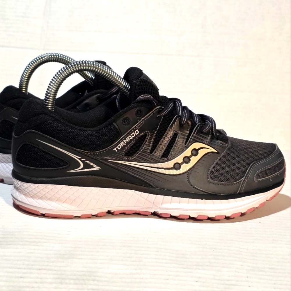 Saucony Tornado Womans Sneakers Size 6 - 6.5